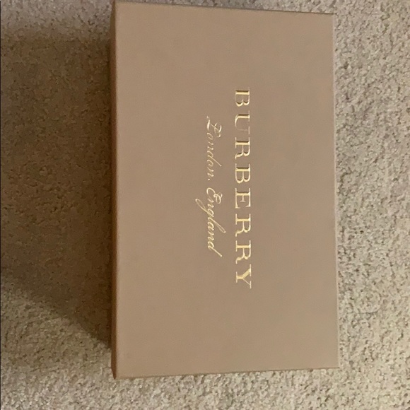 Authentic Burberry Box - Picture 1 of 3